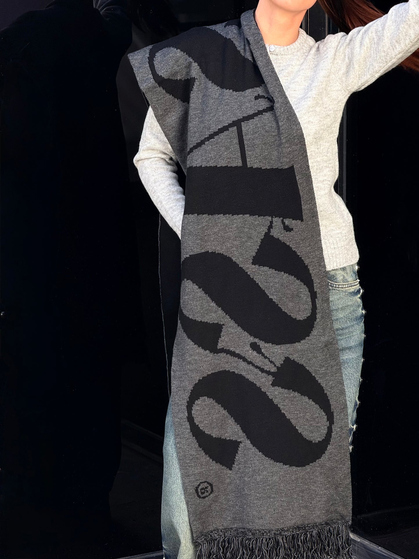 SASS Scarf grey x black