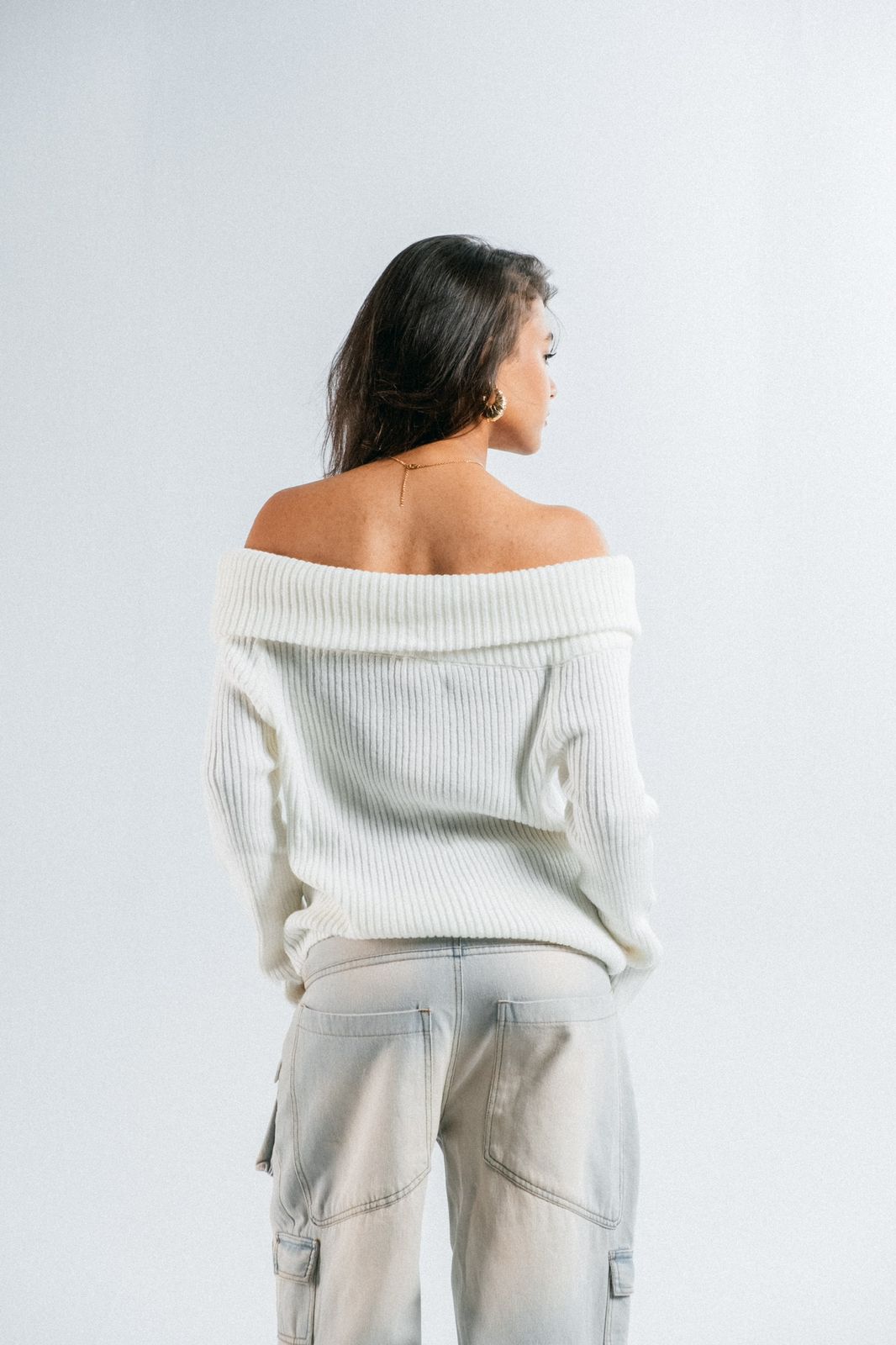 Off shoulder pullover