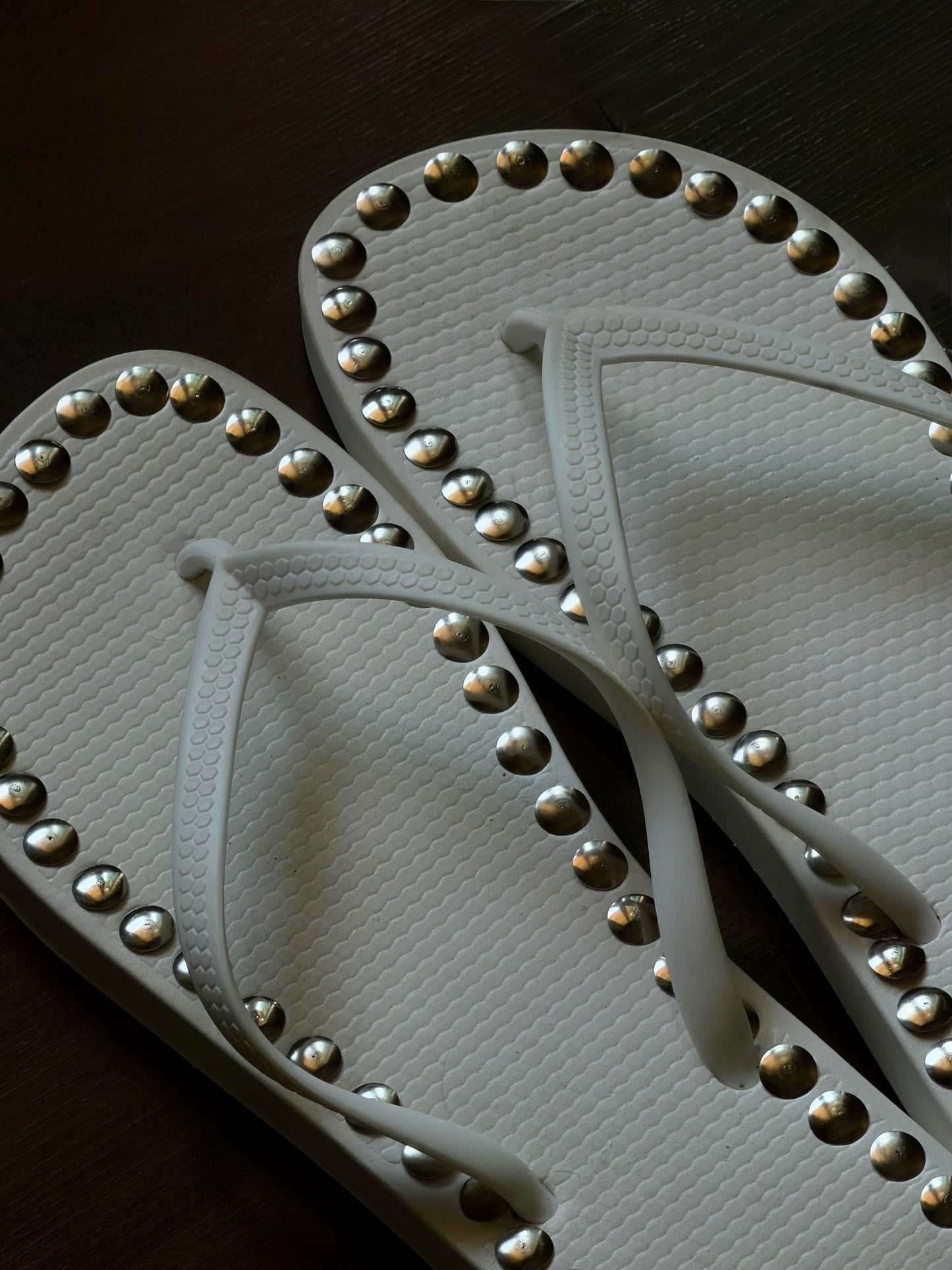 Stud Flop