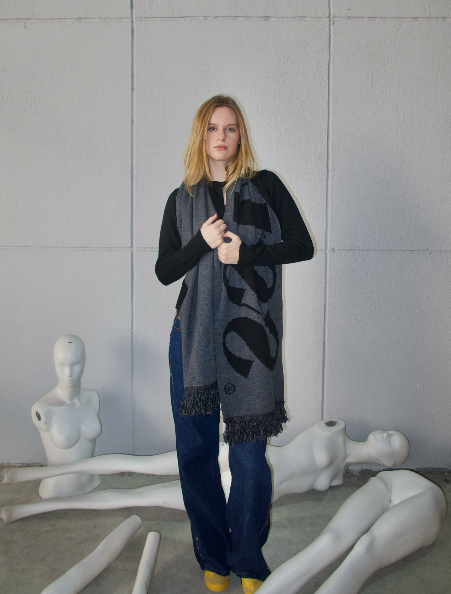 SASS Scarf grey x black