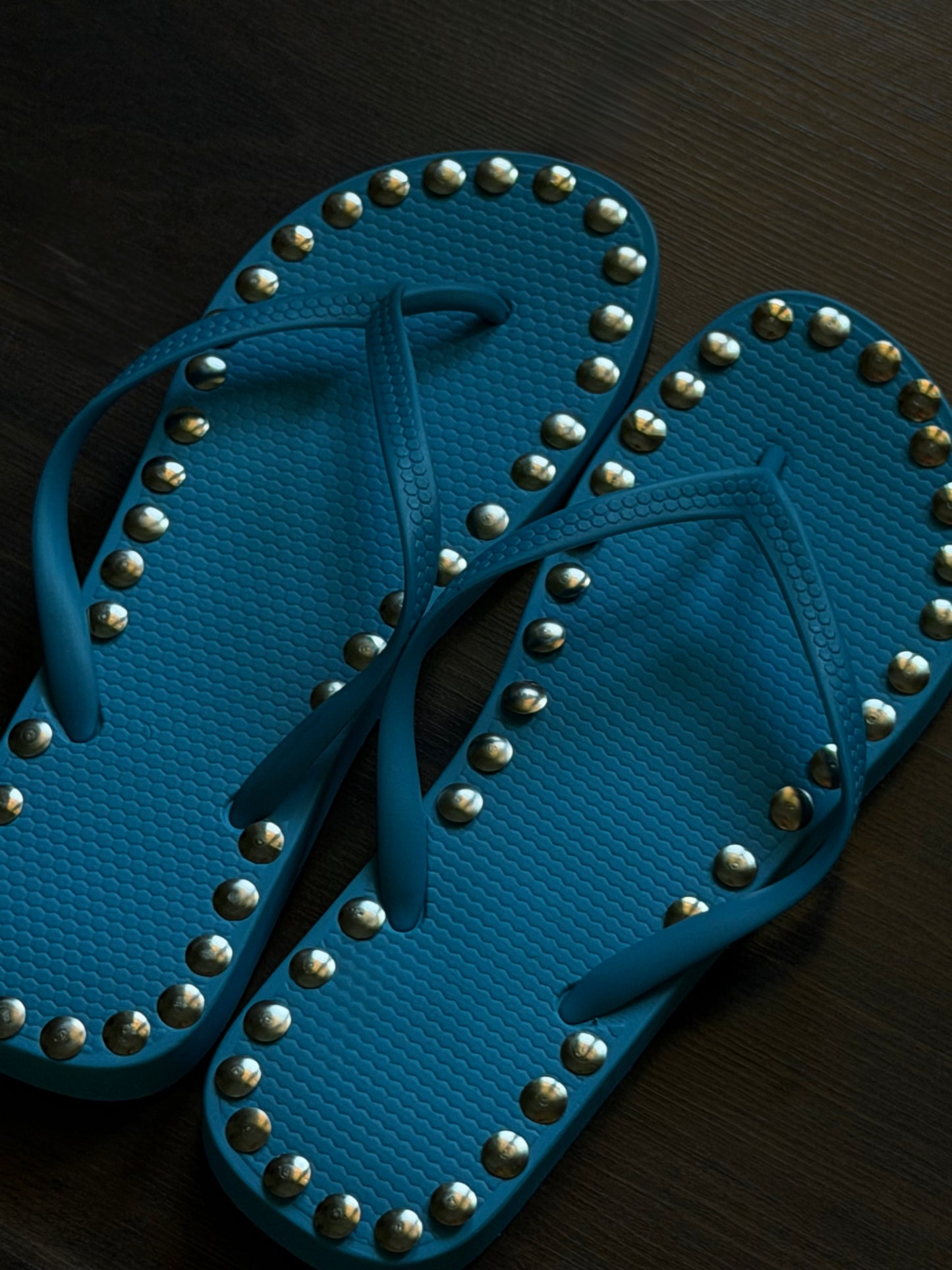 Stud Flop